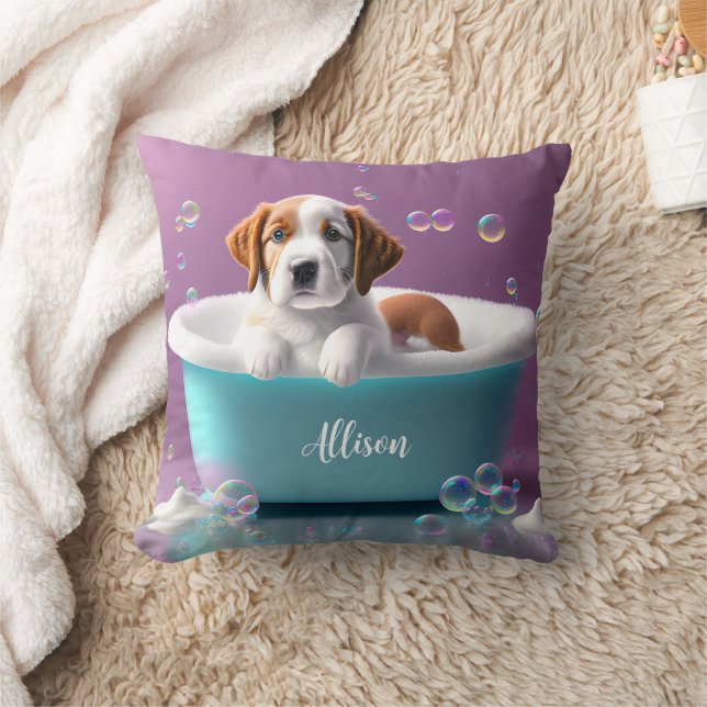 Coussin Joli chiot dans une baignoire avec bulles de savon (Couverture)