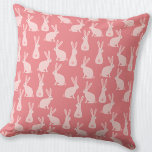 Coussin Joli lapin lapin Motif rose<br><div class="desc">Adorable petits lapins lapins roses. L'arrière dispose d'un motif correspondant. Art original de Nic Squirrell.</div>