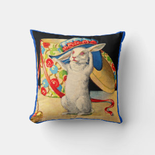 Coussin joli petit lapin blanc portant un grand chapeau