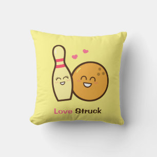 Coussin Jolie boule de bowling et quille amoureuses amusan