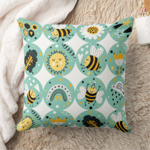 Coussin Jolie Nourrice Abeille et Arc-en-Ciel 