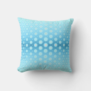 Coussin Jolie Ombre bleu et broche géométrique