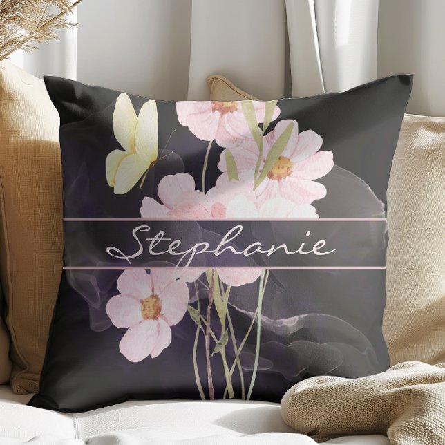 Coussin Jolies Fleurs Aquarelle Misty Avec Papillon Noir (Créateur téléchargé)