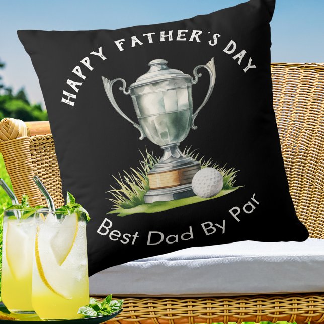 Coussin Joyeuse Fête des Pères Meilleur Papa Trophée Par G (A pillow with 'Happy Father's Day' and 'Best Dad By Par' words and picture of a golf ball and trophy)