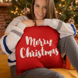 Coussin Joyeuse police blanche tendance Noël<br><div class="desc">Une typographie de police moderne et tendance pour cette collection d'objets de vacances personnalisable.</div>