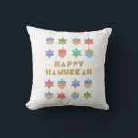 Coussin Joyeux Hanoukka Dreidels and Stars<br><div class="desc">Un design Hanoukka amusant et festif avec des rêves et des étoiles colorés. Un design moderne,  non traditionnel,  et motif avec des dreidels stylisés et des formes géométriques Star of David.</div>
