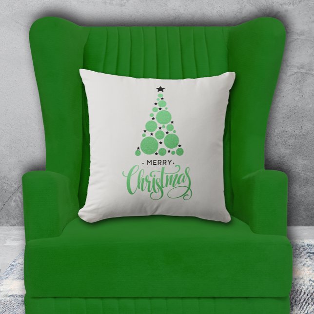 Coussin Joyeux Noël moderne Green Tree Holiday (PIllow with Merry Christmas and modern green Christmas tree on pale gray background. Choose size. )