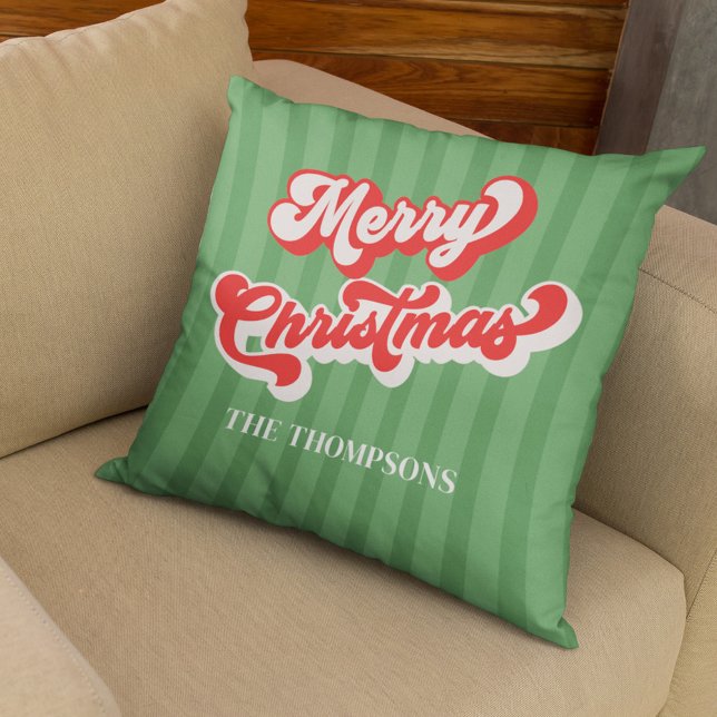 Coussin Joyeux Noël Rouge Vert Whimsical Retro (Merry Christmas red and green retro style typography throw pillow. )