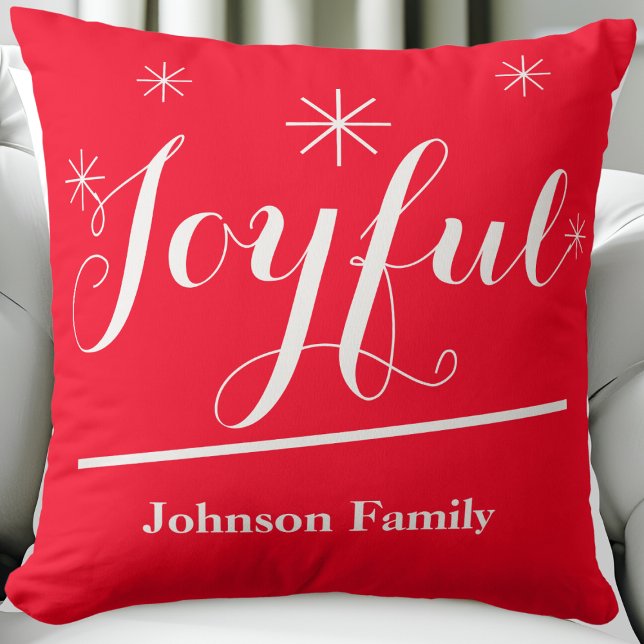 Coussin Joyeux Script Nom Chic Rustique Rouge Noël ("Joyful" rustic chic red personalized Christmas throw pillow.)