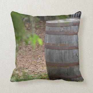 Coussin juste en bois de baril avec la fronde verte