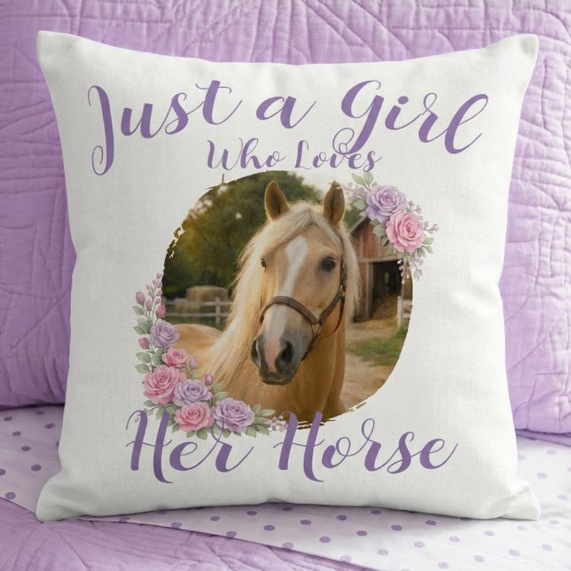 Coussin Juste une fille qui aime son cheval violet (Créateur téléchargé)