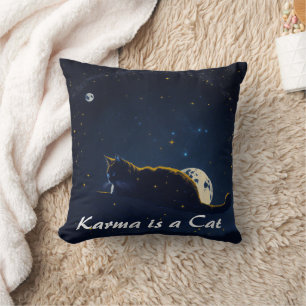 Coussin Karma est un chat qui me ronfle dans les genoux