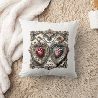 Coussin Keeper of My Deepest Love t-shirt with ornate