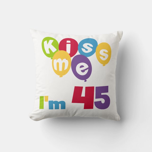 Coussin Kiss Me I'm 45 Anniversaire T-shirts et cadeaux (Recto)