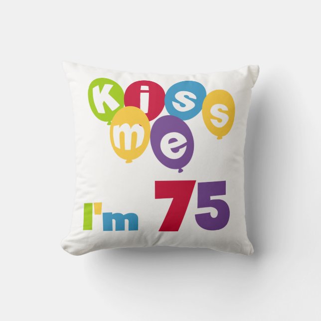 Coussin Kiss Me I'm 75 Anniversaire T-shirts et cadeaux (Recto)