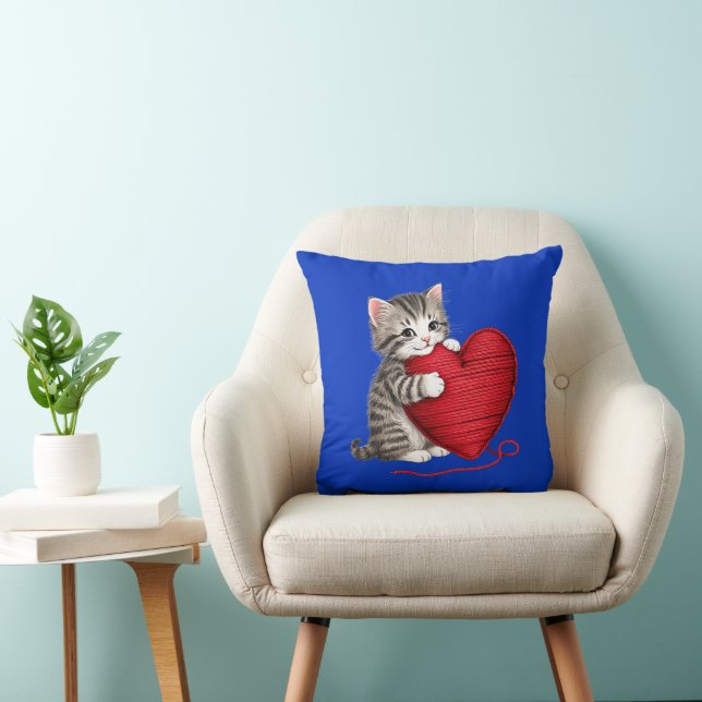 Coussin Kitten Heart, Chat mignon avec Yarn Heart (Chaise)