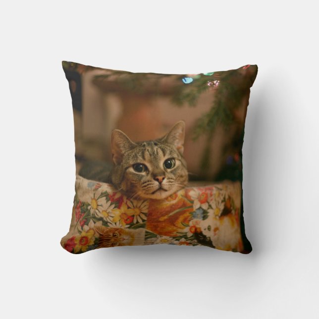 Coussin Kitten peeking behind the Christmas tree (Recto)