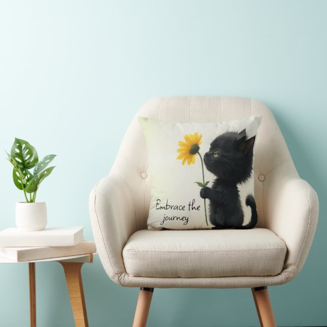 Coussin Kitty noir avec marguerite jaune et citation (Chaise)