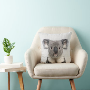 Coussin Koala sur fond de lin gris