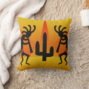 Coussin Kokopelli avec le cactus dans le coucher du soleil