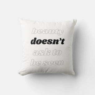 Coussin La beauté ne demande pas l'oreiller à lancer