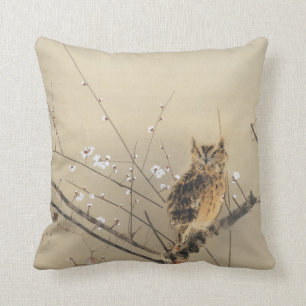Coussin La chouette de Goun et premières fleurs de prunier