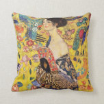 Coussin La Dame de Gustav Klimt avec un fan<br><div class="desc">La Dame de Gustav Klimt avec un fan</div>