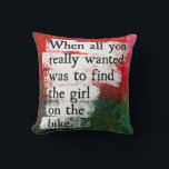 Coussin La Fille Sur Le Vélo Jetez L'Oreiller<br><div class="desc">La Fille sur le vélo - abstrait principalement en rouge et vert qui dit "Quand tout ce que vous vouliez vraiment était de trouver la fille sur le vélo."</div>