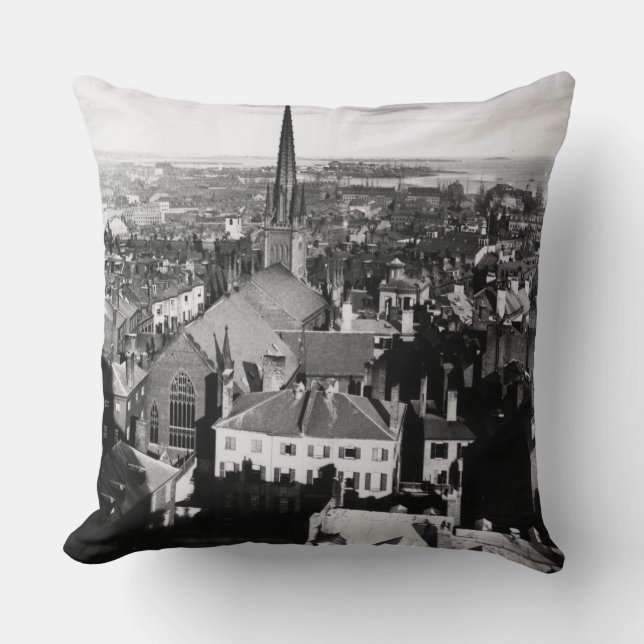 Coussin La flèche ornementée d'une église à Boston (Recto)