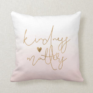 Coussin La gentillesse inspirante compte le coeur d'or