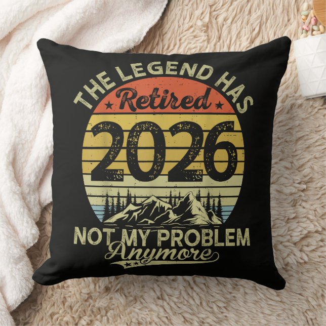Coussin La légende a pris sa retraite 2026 Pas mon problèm (Couverture)