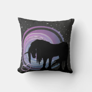 Coussin La licorne noire mystique (lune tourbillon violet)