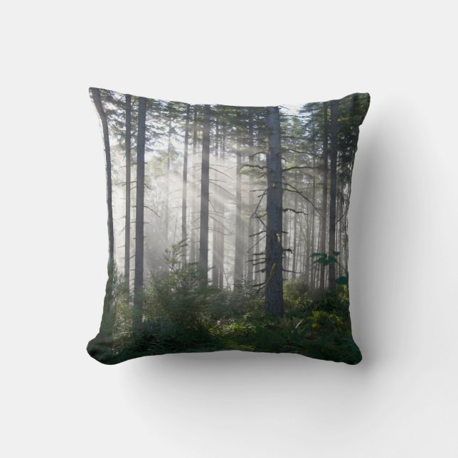 Coussin La lumière du soleil traverse une forêt agitée (Recto)
