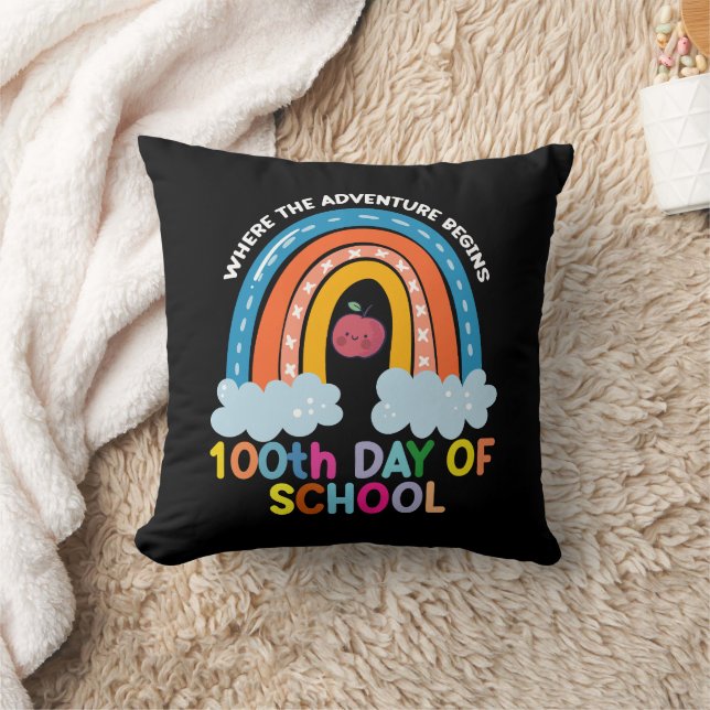 Coussin Là où l'aventure commence 100 jours plus intellige (Couverture)