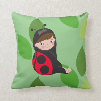 Coussin La petite fille en costume de Ladybug rouge