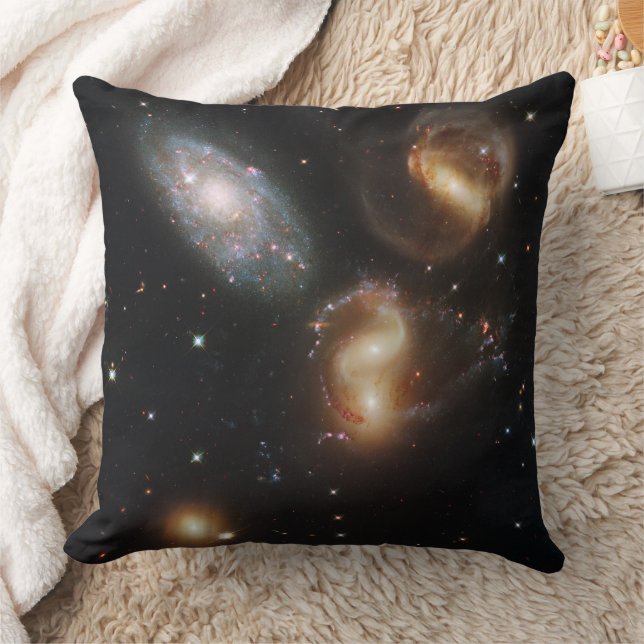 Coussin La quintette de Stephan : Une épave galaxie galact (Couverture)