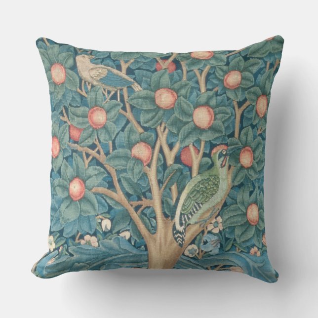 Coussin La tapisserie de pivert, détail des piverts (Recto)