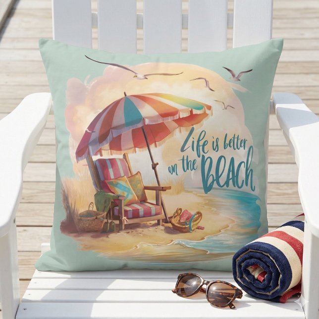 Coussin La vie est meilleure à la plage Esthétique côtière (Life Is Better on the Beach Coastal Aesthetic Throw Pillow Mockup A)