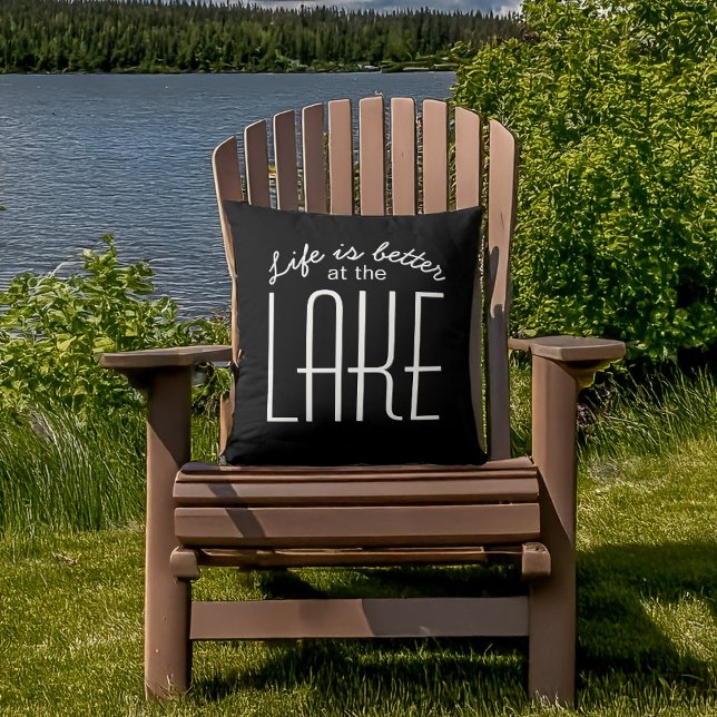 Coussin La vie est meilleure au lac Citation Chic Noir et  (Créateur téléchargé)