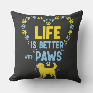 Coussin La vie est meilleure avec des pattes