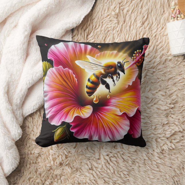 Coussin L'abeille de miel pollinise un Hibiscus lumineux e (Couverture)