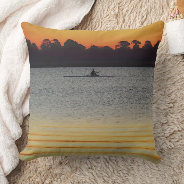 Coussin Lac Wendouree Calme Avant la Tombée de la Nuit (Couverture)