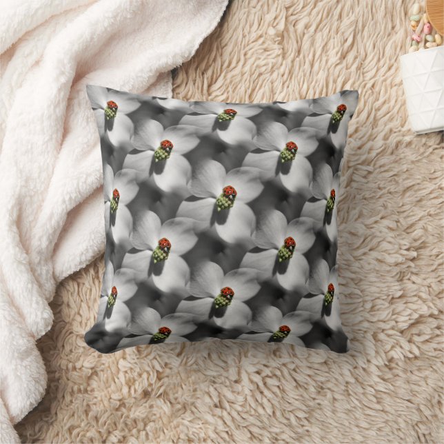 Coussin Ladybug Sur Dogwood Flower Motif Nature (Couverture)