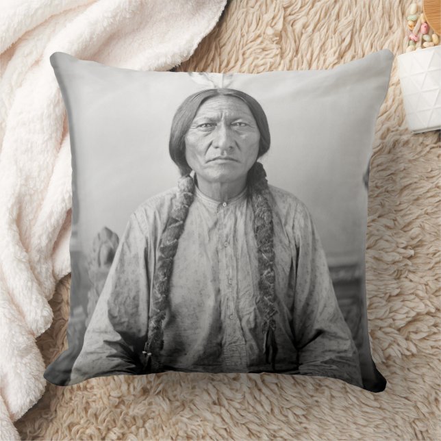 Coussin Lakota Leader assis Bull Amérindien (Couverture)