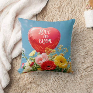 Coussin L'amour en fleurs – Cœur floral romantique