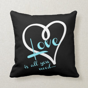 Coussin L'amour est tout que vous avez besoin…. blanc et