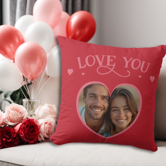 Coussin L'amour personnalisé de la Saint-Valentin rouge ro (Romantic Red Valentine’s Personalized Love Throw Pillow)