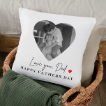 Coussin L'Amour Personnalisé Papa Photo | Fête des pères<br><div class="desc">Surprise papa avec un oreiller de lancer personnalisé qui apporte confort et amour dans son espace. Avec votre photo préférée encadrée dans un coeur et le message touchant "Aimez-vous, papa. Joyeux Fête des Pères", ce coussin de coutume fait le cadeau parfait pour la Fête des Pères, l’anniversaire ou l’appréciation quotidienne....</div>