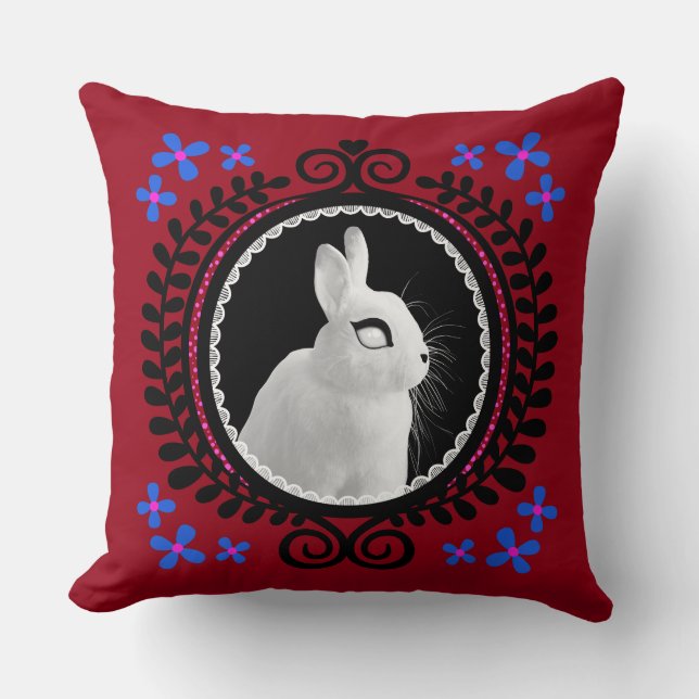Coussin Lapin Blanc Étrange : Rouge, Bleu, Rose & Noir  (Recto)