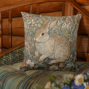 Coussin Lapin dans un jardin anglais style William Morris
